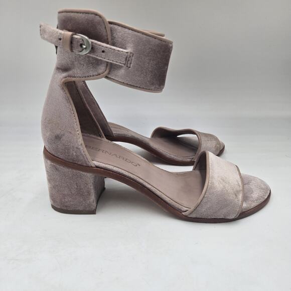 Bernardo Blush Pink Velvet Ankle Block Heel Sandal Womens Sz 5 - Picture 1 of 7